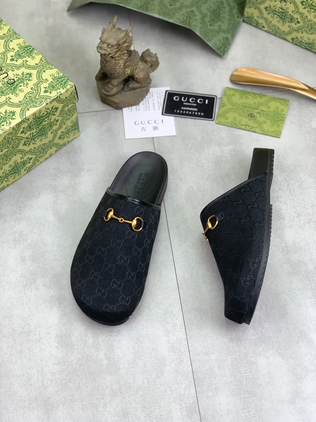 Men's shoes💰P340 💰[New model] Gucci half-drag business leather shoes hot selection (Gucci) official website latest Gucci half-drag business leather shoes, hot style 💥The version is simple and elegant, exclusive for trendy men. Unique official website latest brand original double G Embossed elements 👑 Original Gucci decoration, fashionable and elegant, original calfskin fabric ✅ Fully imported first-layer cowhide lining, wear-resistant, rubber business outsole specified on the official website, actual shot of the classic model at the counter 🎬 Size: 35-44 5⃣️colors available